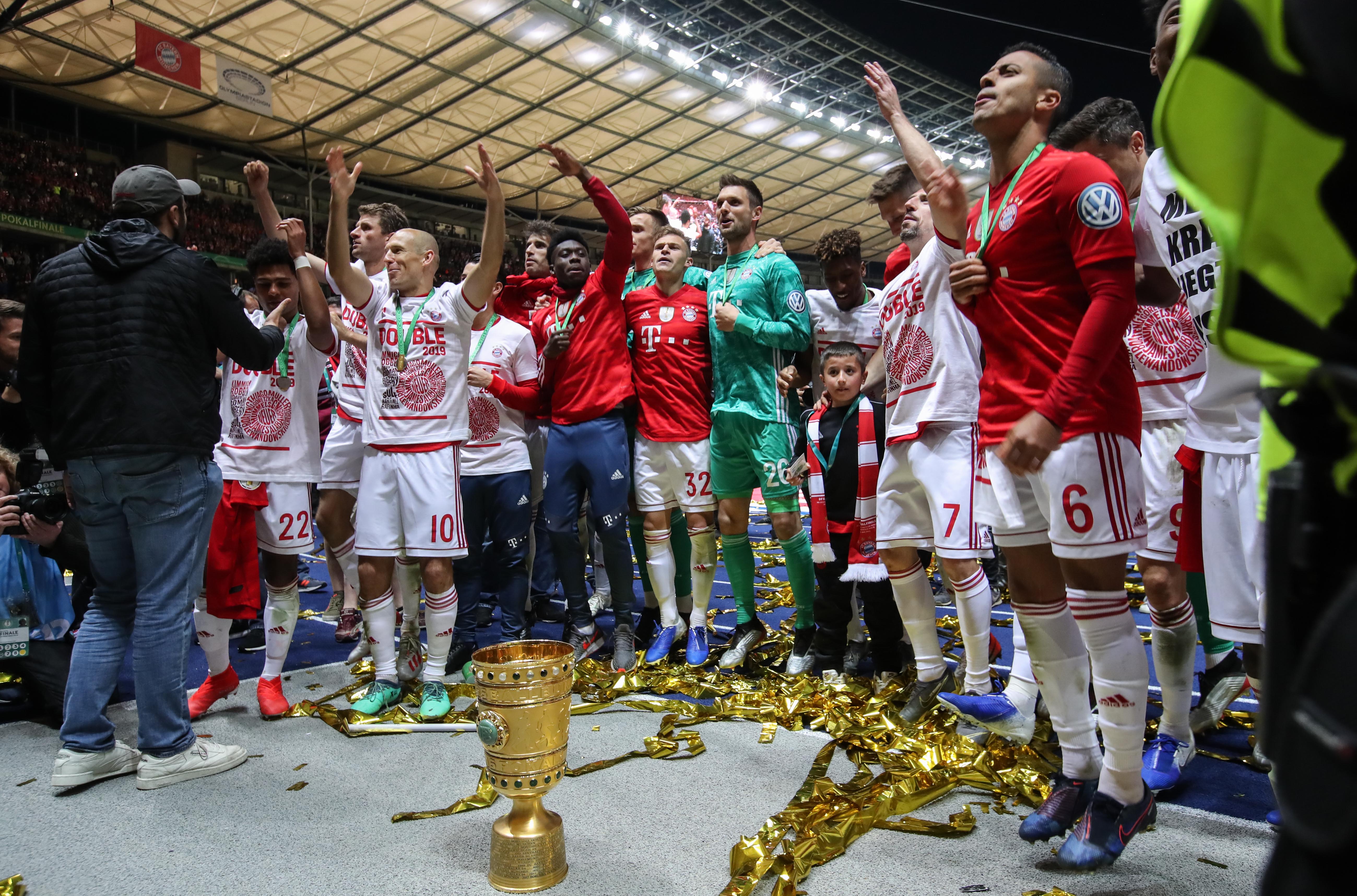 爱游戏APP关于里程碑夜亚特兰大队长鼓劲；德国杯今夜刷纪录；球迷炸锅；训练强度明显提升的信息